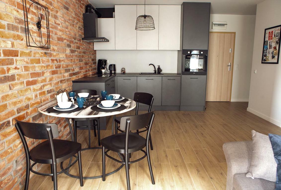 Concept Red Apartment Краків Екстер'єр фото
